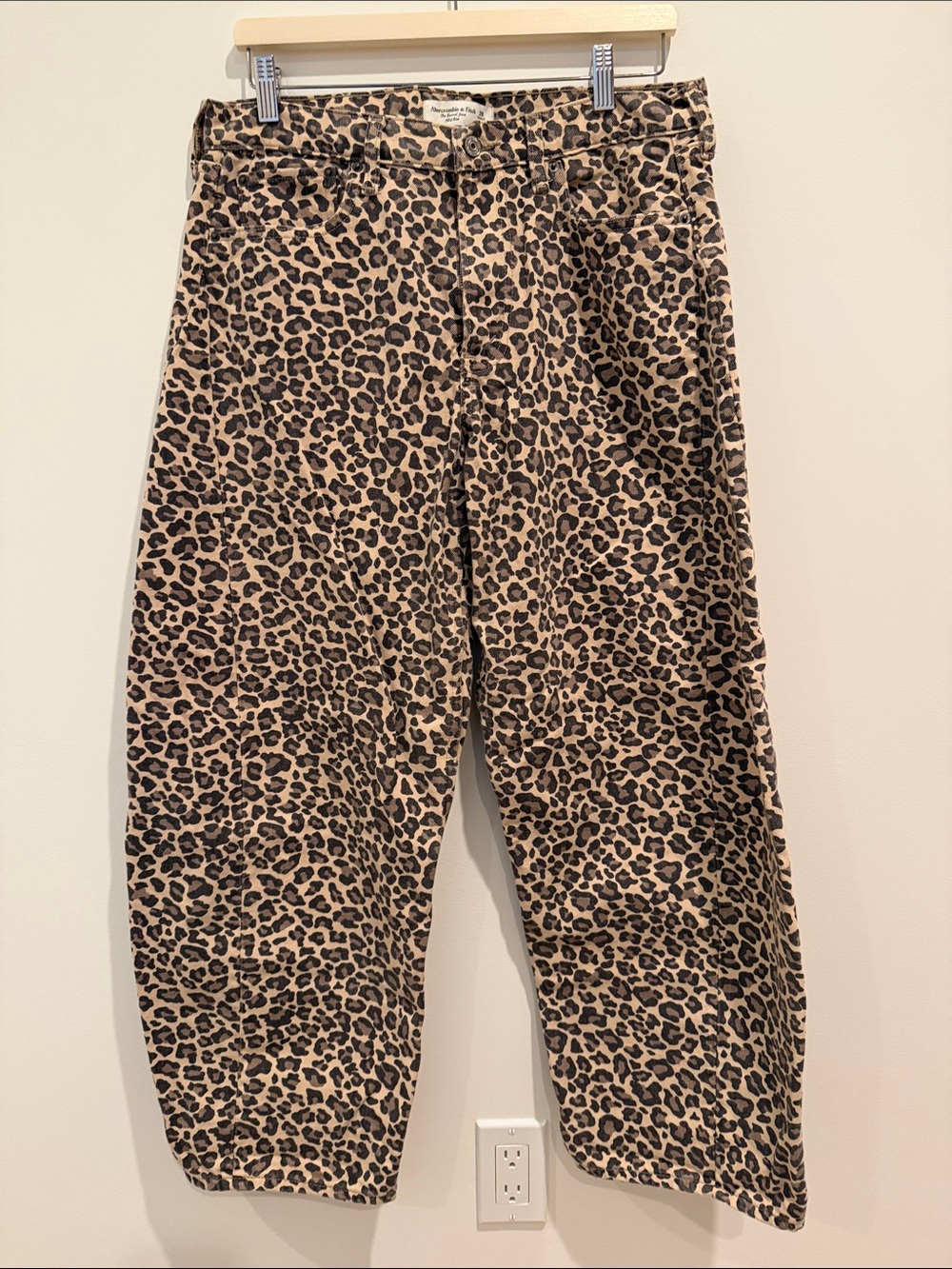 🐆Abercrombie Leopard Print Mid-Rise Barrel Jeans